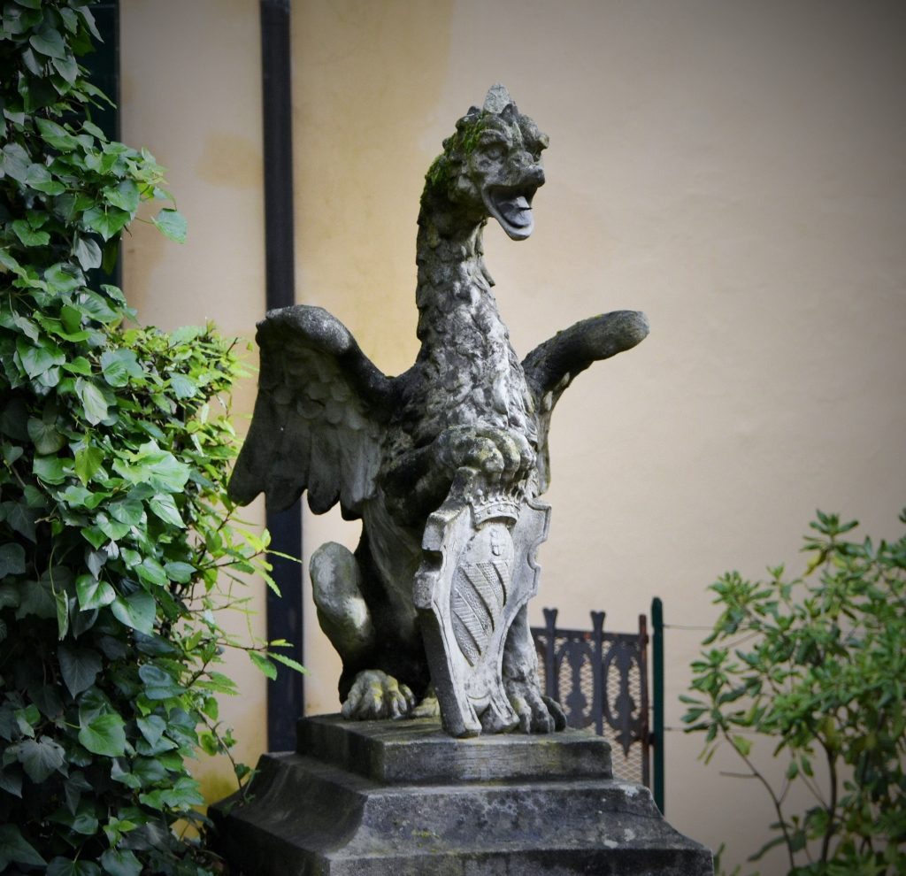 Statua di drago di pietra