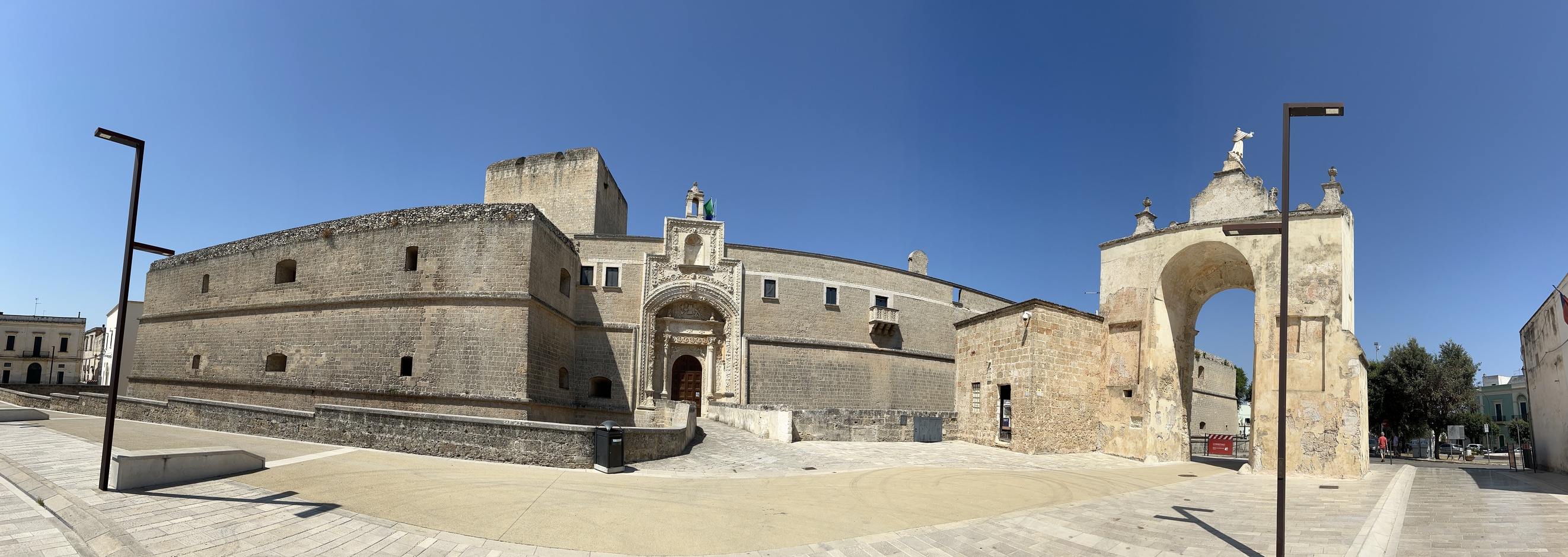 Copertino - Castello Angioino e Porta San Giuseppe.