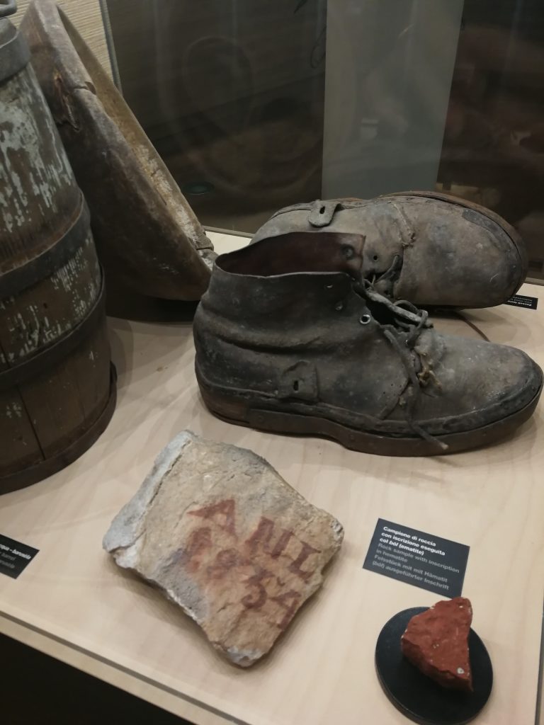 Scritte dei pastori sulle montagne al Museo di Predazzo.