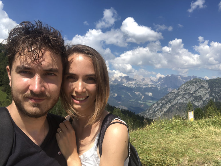 Lorenzo e Federica sullo splendido panorama del Gruppo del Catinaccio, dal Rifugio Lusia.