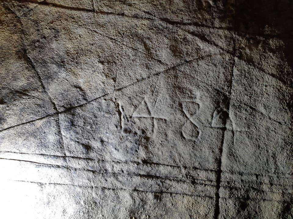 Sasso su cui si vede incisa la data 1484.