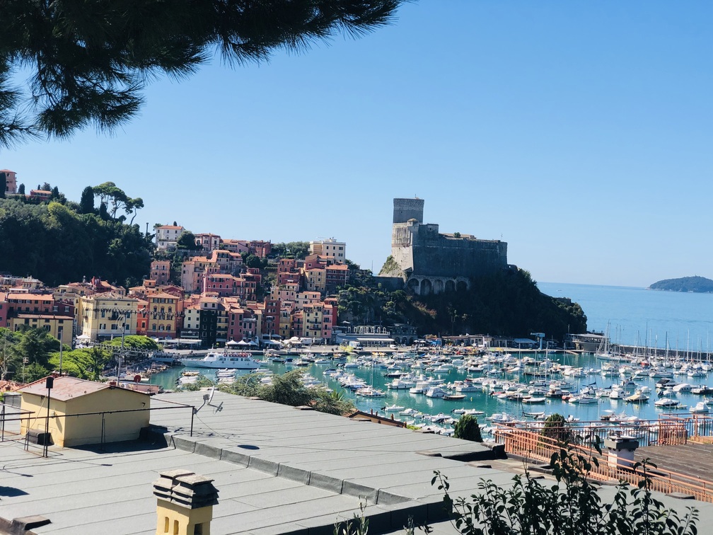Lerici: rocca, porto e case.