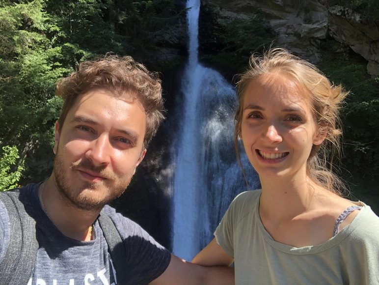 Cascata di Cavalese - Lorenzo e Federica con alle spalle la cascata.