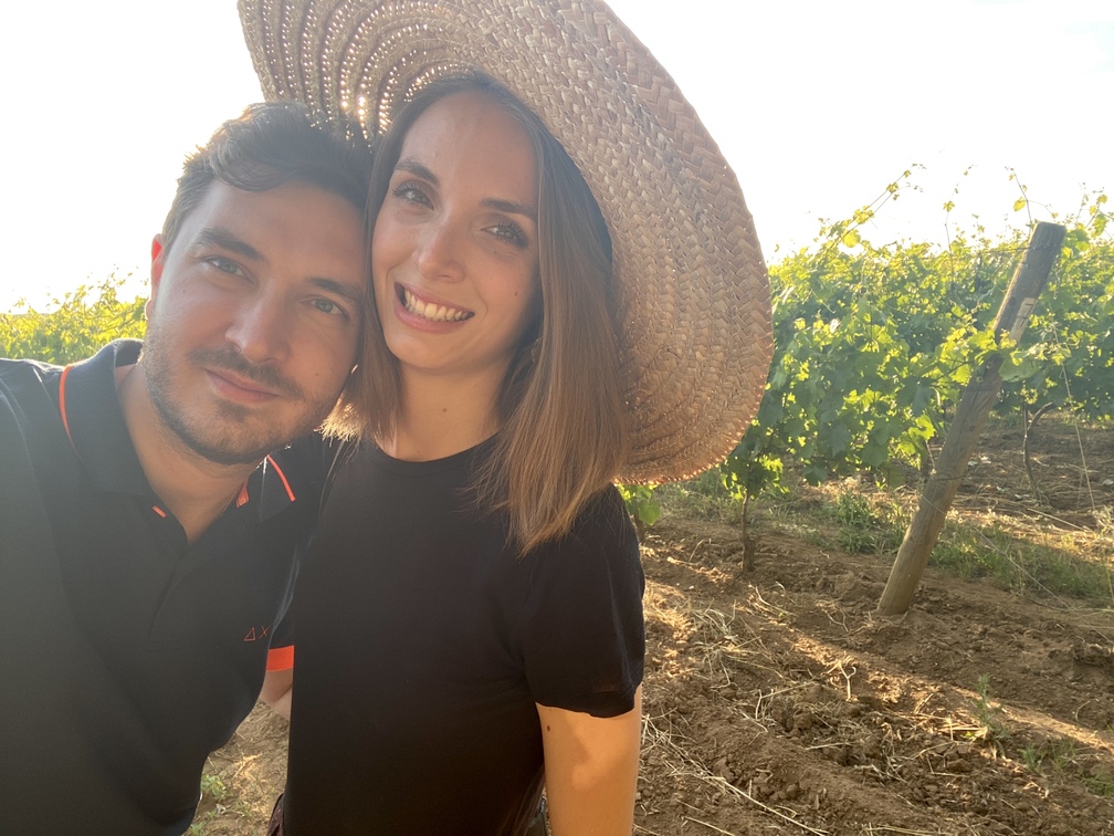 Azienda Villanoviana - Lorenzo e Federica tra le vigne.