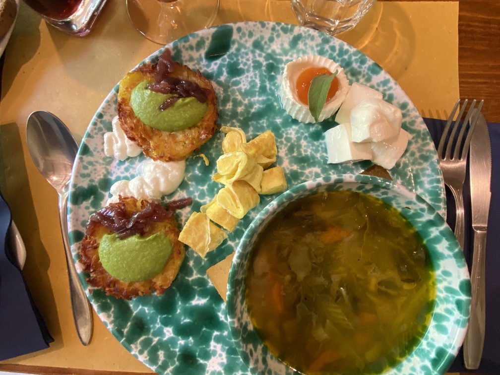 Podere La Cerreta piatto misto vegetariano.