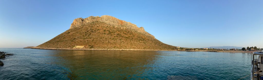 Stavros - panoramica della baia e della montagna
