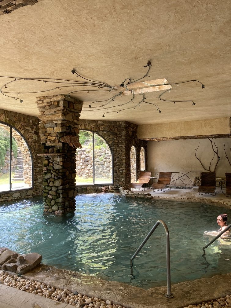 La Cerreta Terme - piscina interna 38°.