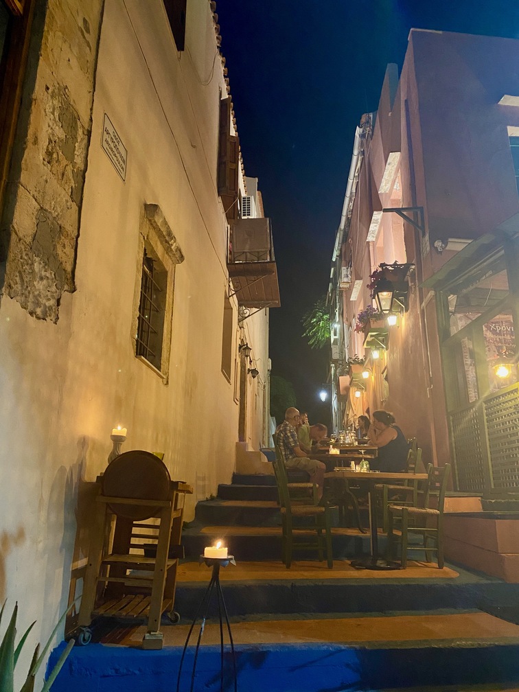 Rethymno - tavoli del Vassilis Restaurant.