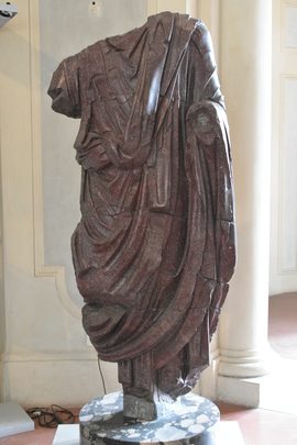 Villa Corsini a Castello - busto in porfido.