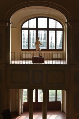 Villa Corsini a Castello - palco nella sala delle feste.