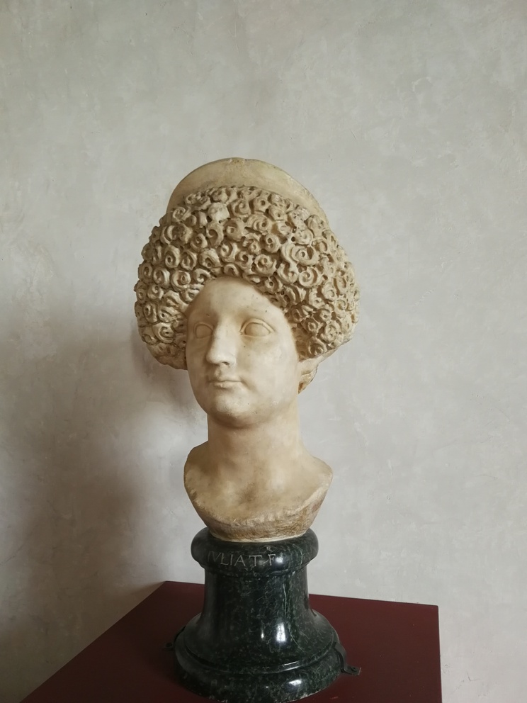 Villa Corsini a Castello - ritratto romano di matrona.