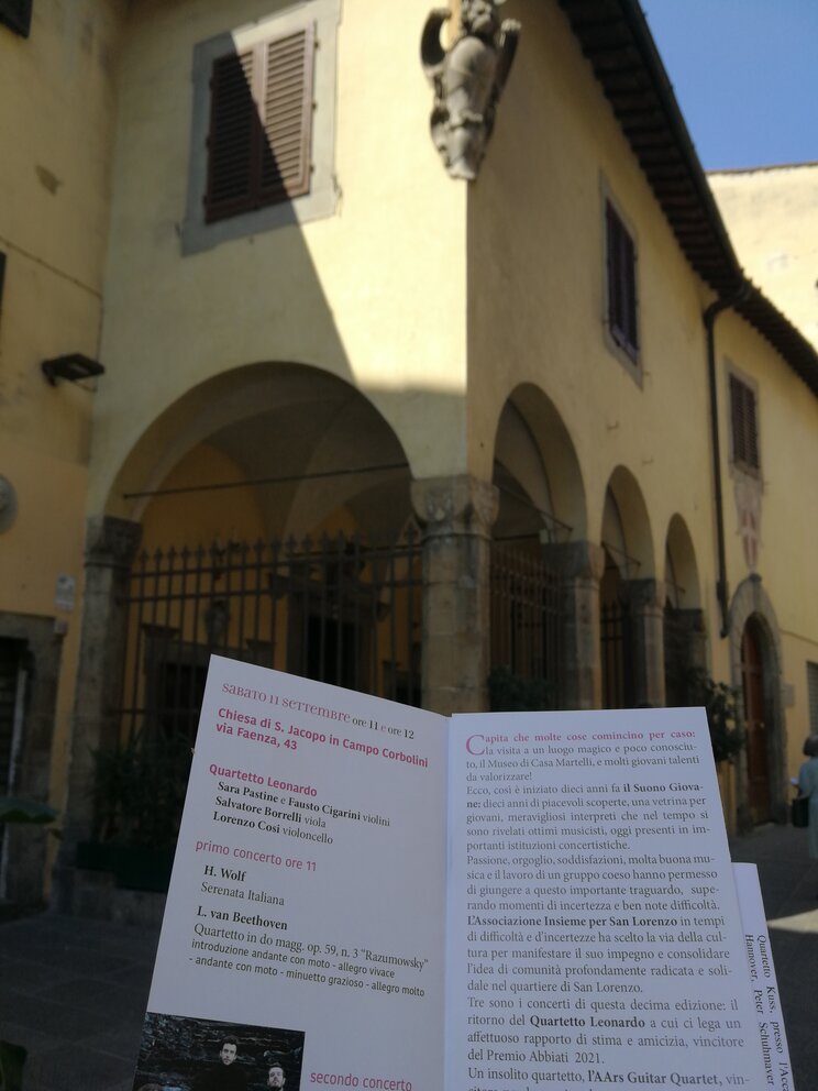Chiesa di San Jacopo in Campo Corbolini - esterno con programma del Suono Giovane.