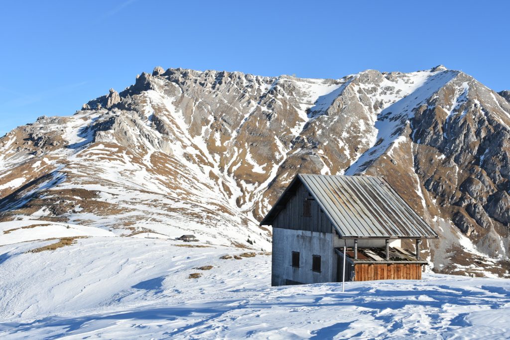Percorso Geotrail: vista sul Latemar innevato.