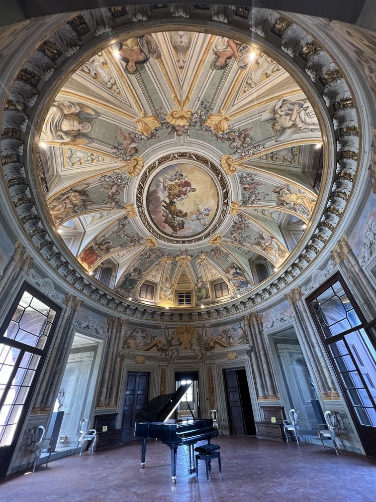 Villa Rospigliosi a Lamporecchio - il salone.