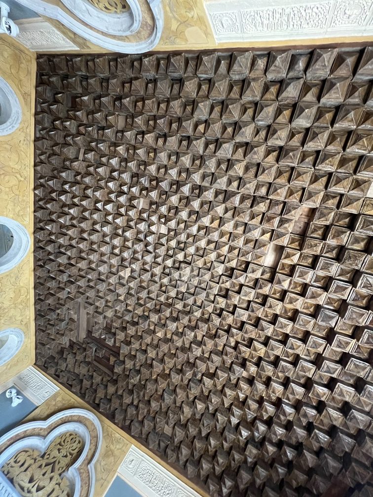 La Rocchetta Mattei - soffitto in carta.