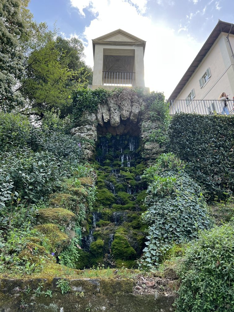 Giardino Bardini - grotta e tempietto.