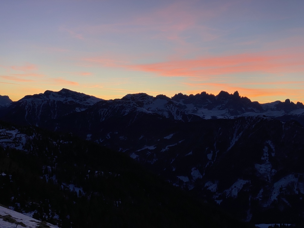 Trentino Ski Sunrise a Passo Feudo - primi chiarori dell'alba.