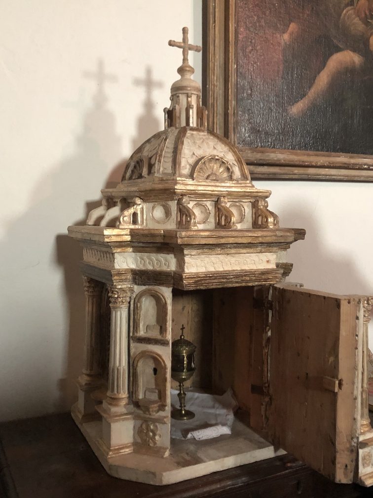 Piteglio - Chiesa di Santa Maria Assunta, reliquia del latte.