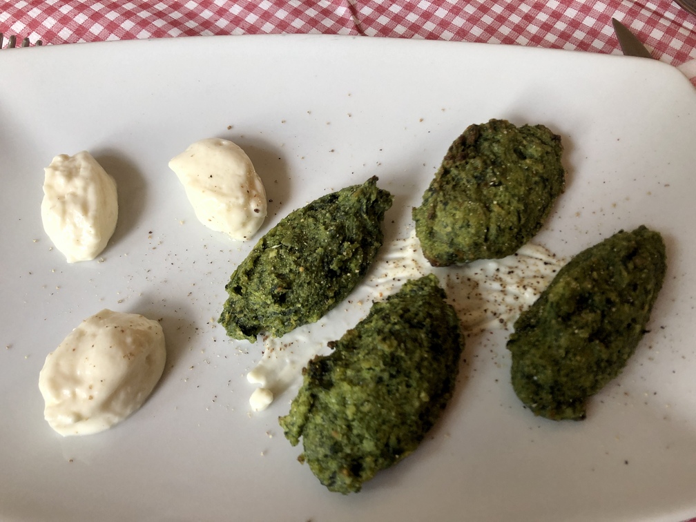 Il Buglione - polpette vegetariane con maionese vegana.