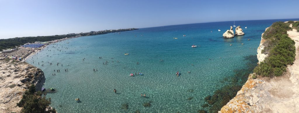 Le Due Sorelle e spiaggia di Torre dell'Orso.