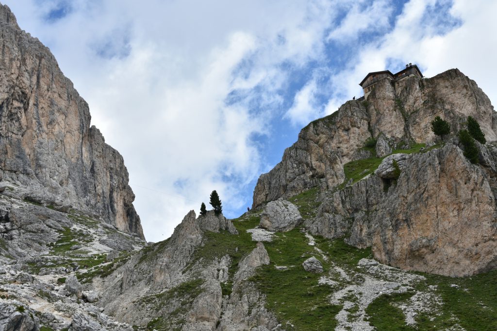 Salita ai rifugi sotto le Torri del Vajolet.