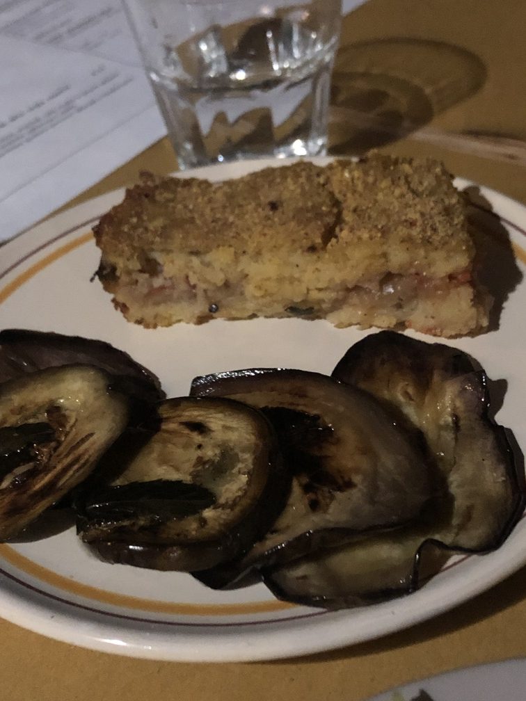Azienda Agricola Piccapane - antipasto di melanzane e pitta di patate alla pizzaiola.