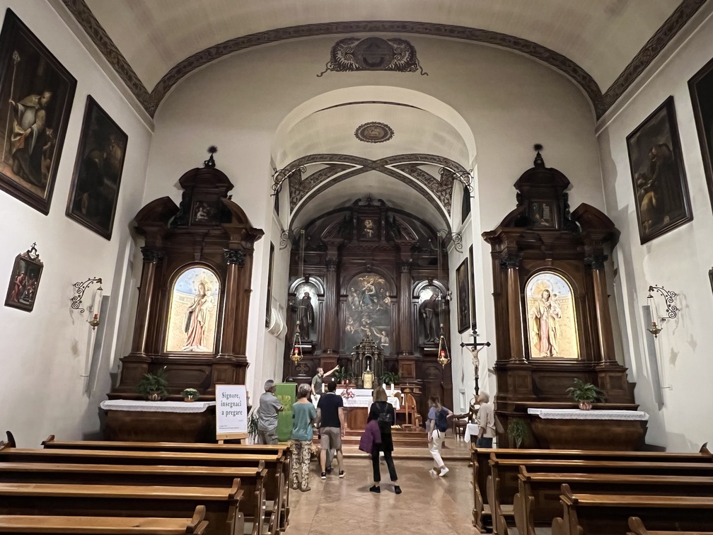 Chiesa di San Vigilio - interno.