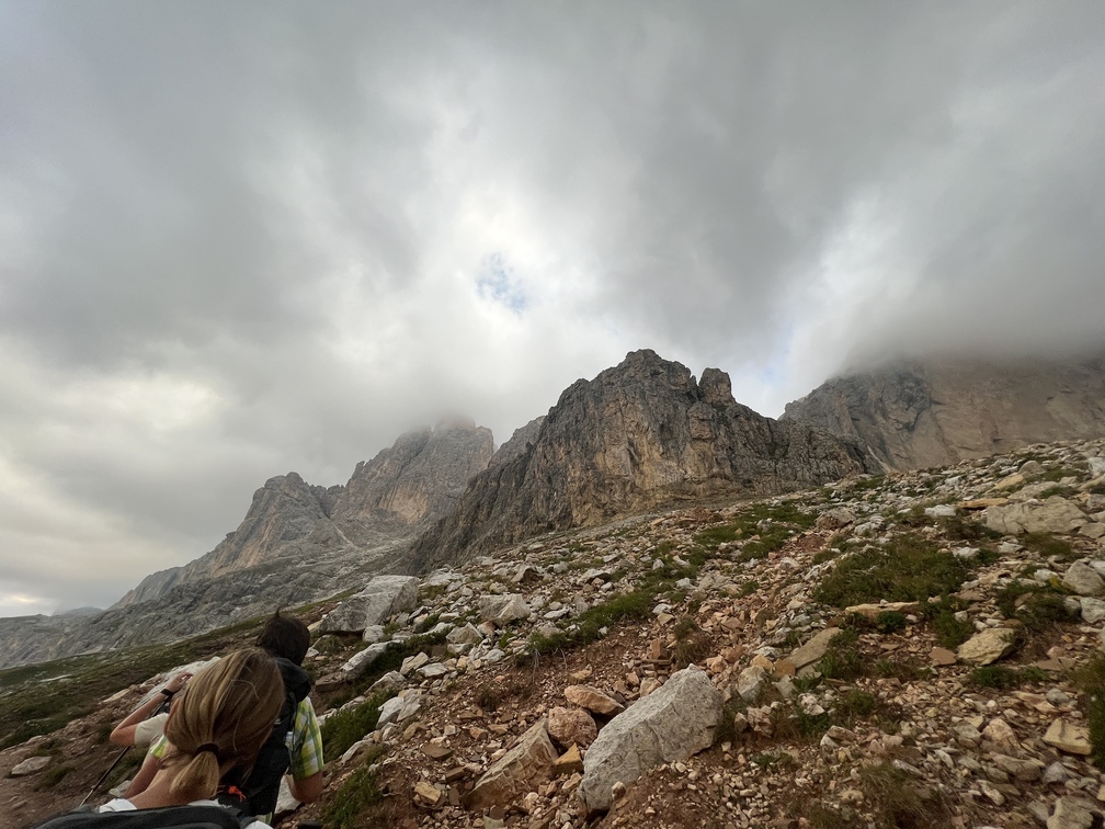 Trekking verso il Rifugio Fronza alle Coronelle.