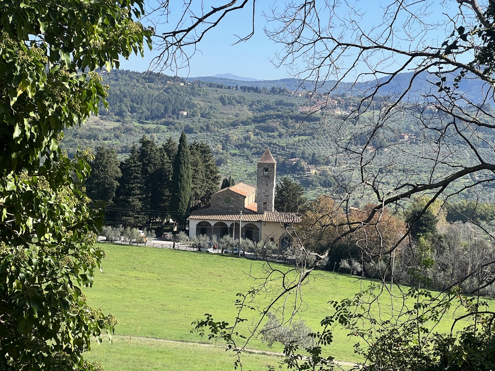 Trekking a Cercina - panorama sulla Pieve di Sant'Andrea.