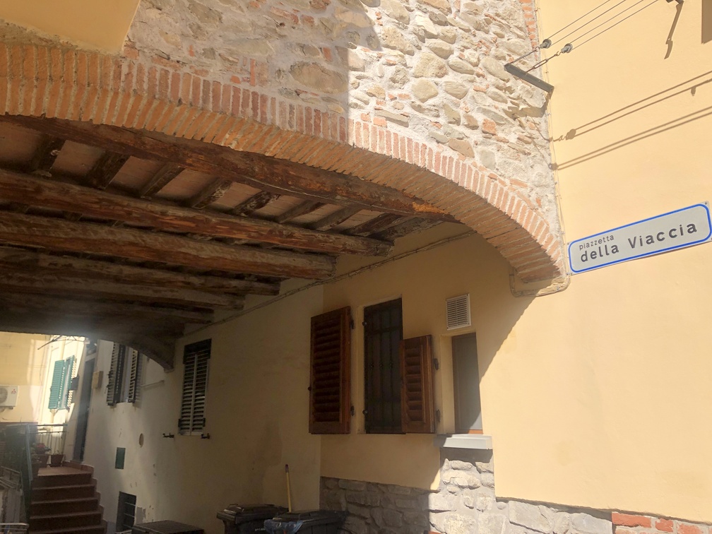 Vaiano - Piazzetta della Viaccia.