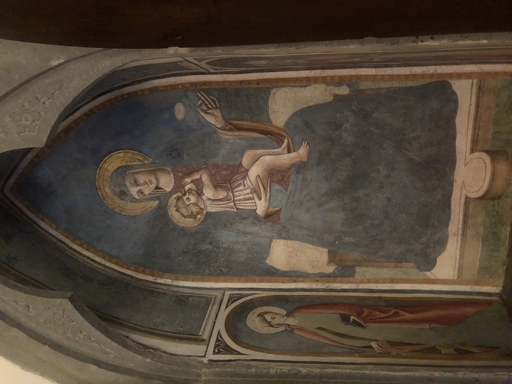 Villa Lemmi Tornabuoni - nicchia con Madonna col bambino, San Nicola e Santa Caterina.