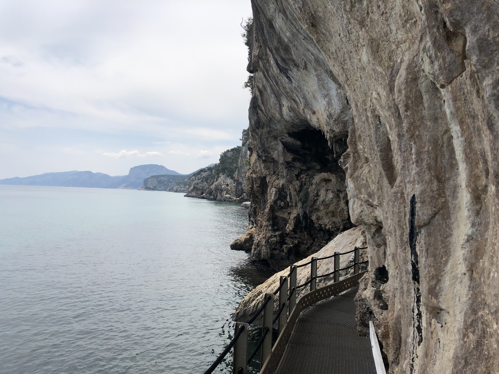 Grotta del Bue Marino - passerella di accesso ramo nord.
