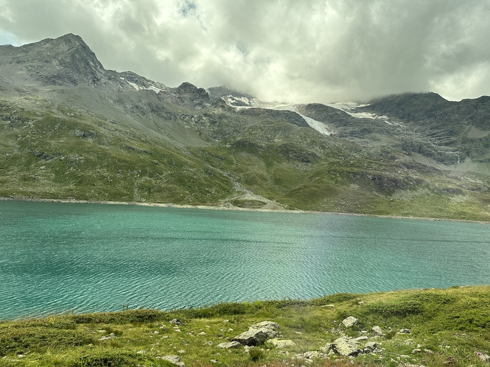 Trenino Rosso del Bernina - Lago Bianco, fermata Ospizio Bernina.