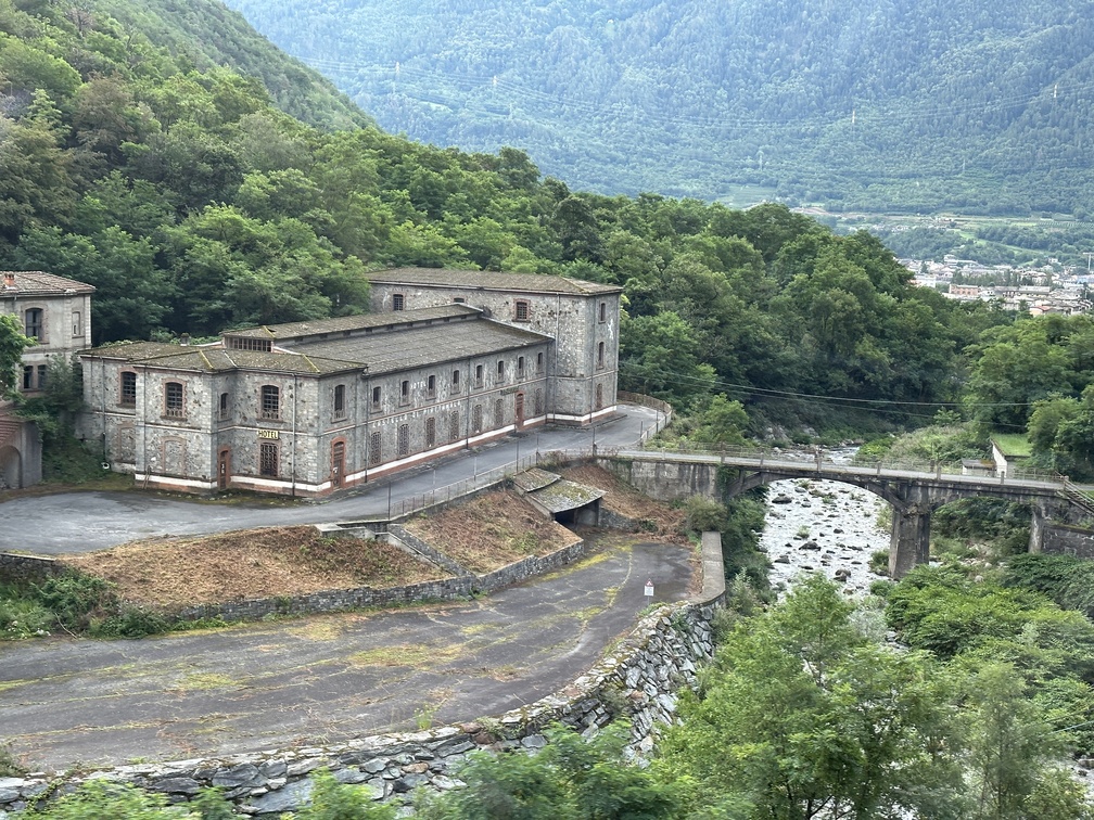 Trenino Rosso del Bernina - Castello di Piattamala a Campocologno.