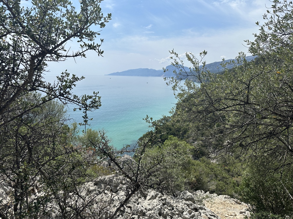 Panorama lungo il sentiero verso Cala Luna / Grotta del Bue Marino.