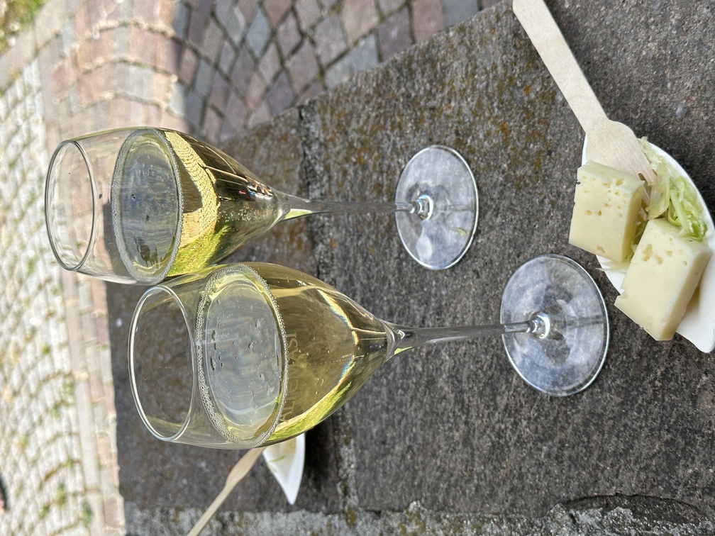 Desmonteada de Soraga - aperitivo con Trento DOC e stuzzichini.