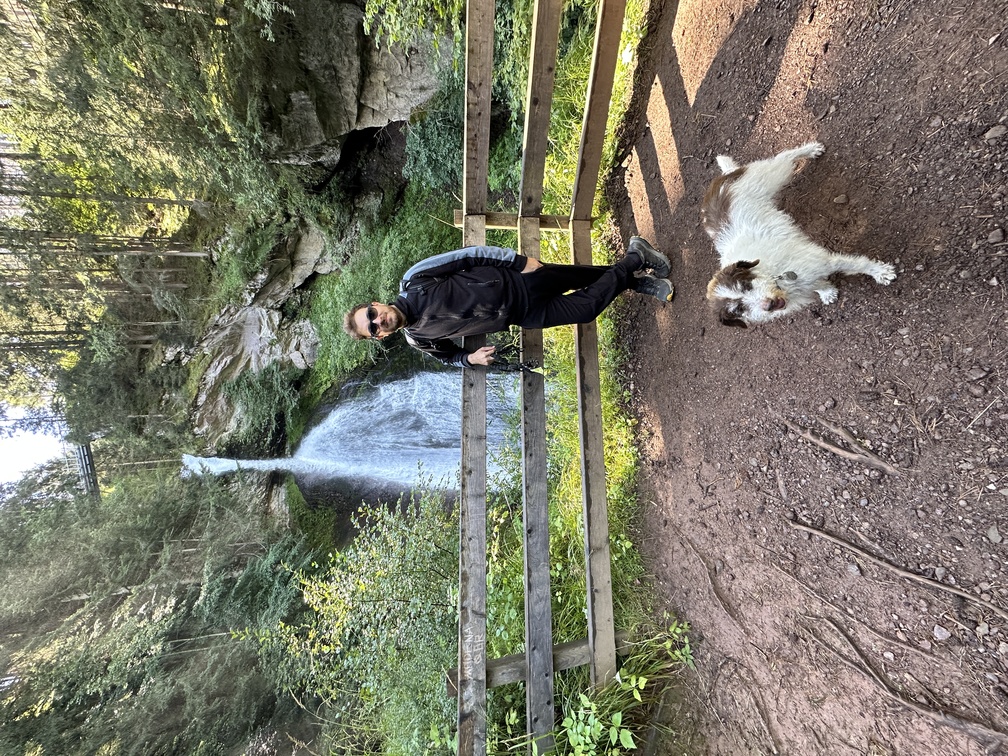 Cascata di Cavalese dal primo punto panoramico - Lorenzo e Frida.
