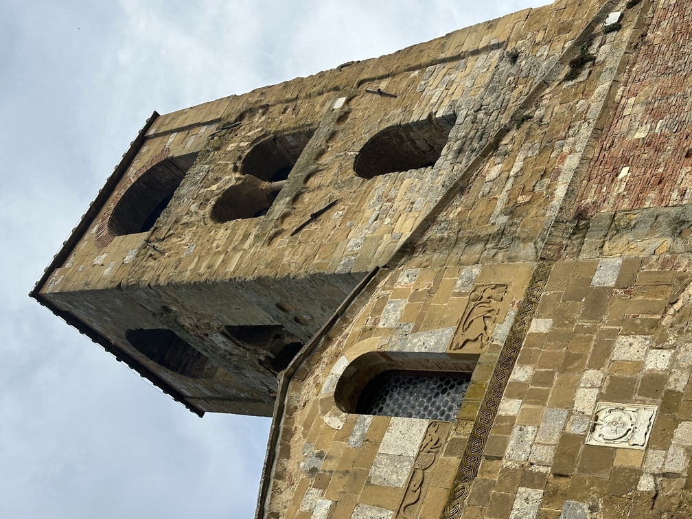 Pieve di Ponte allo Spino - bassorilievo romanico.