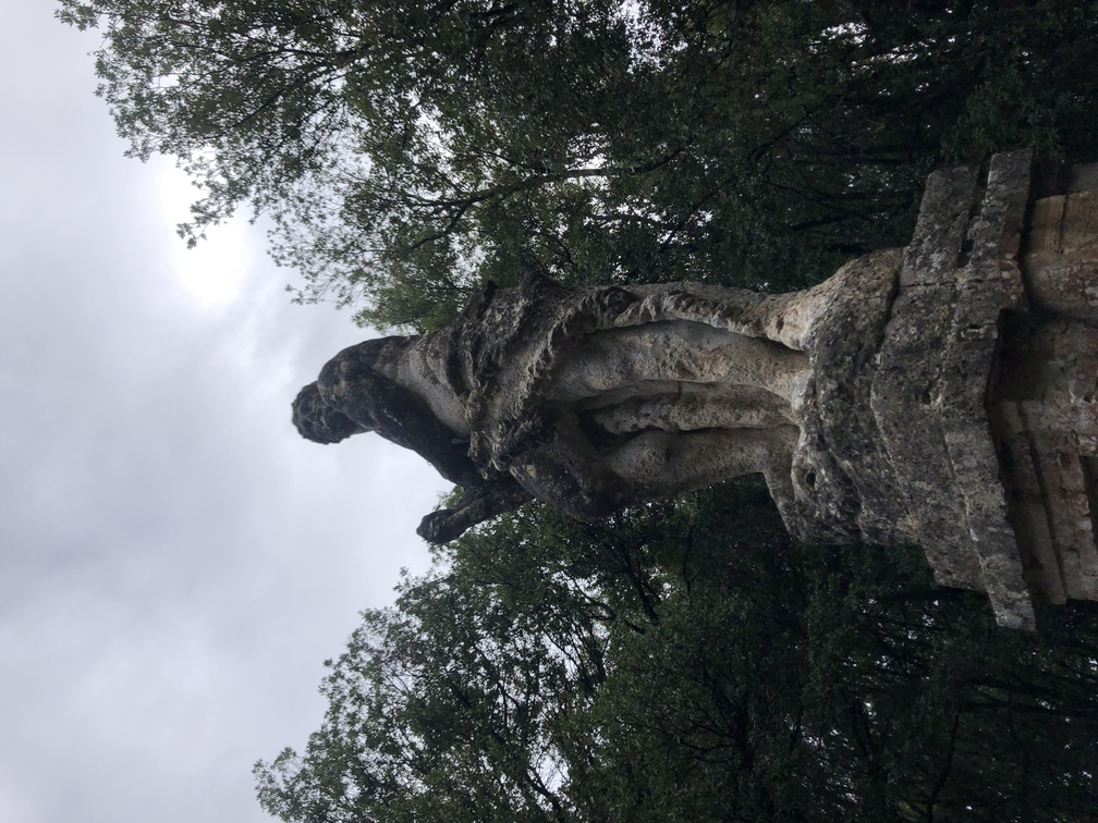 Villa Cetinale - statua di Ercole nel Parco della Tebaide.