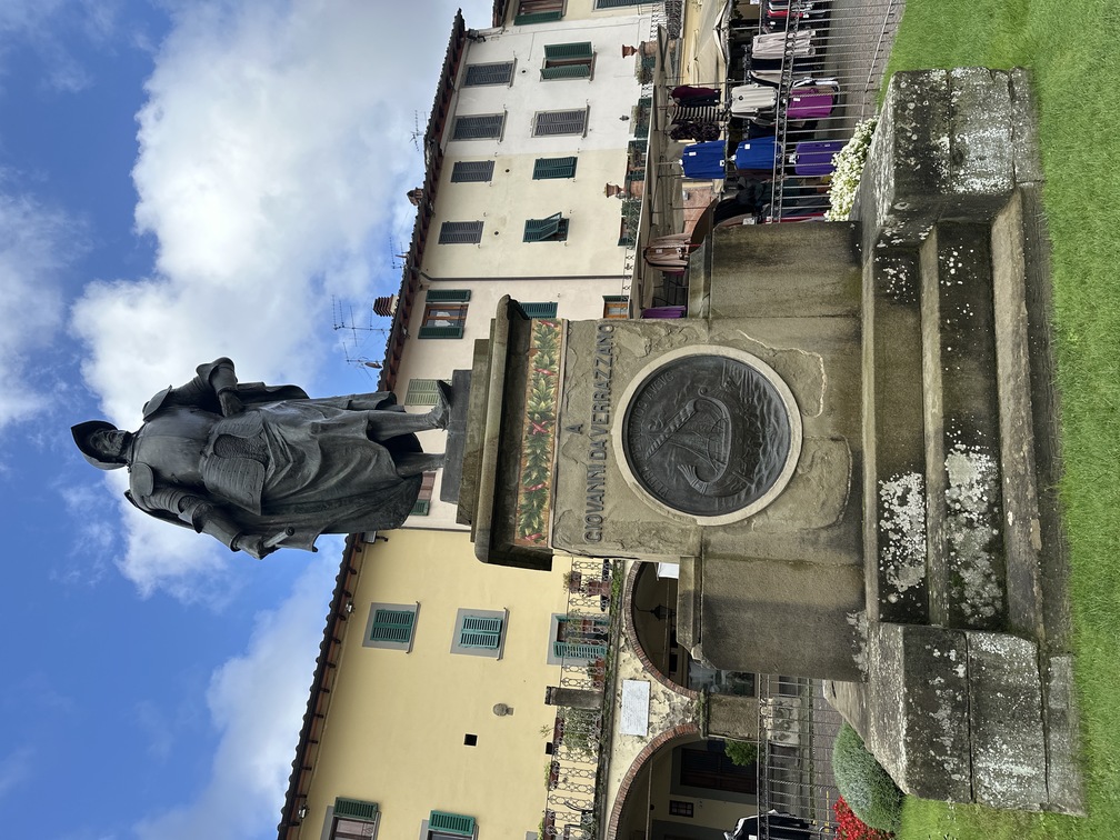Greve in Chianti - statua di Giovanni da Verrazzano.