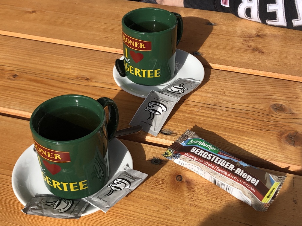 Pizzeria Bar Ristorante Ebnerrast - succo di mele caldo e snack senza glutine.
