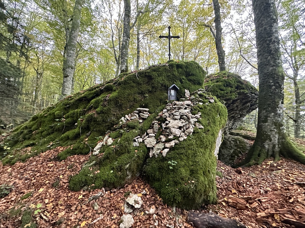 Santuario della Verna - Bosco delle Fate, grotta.