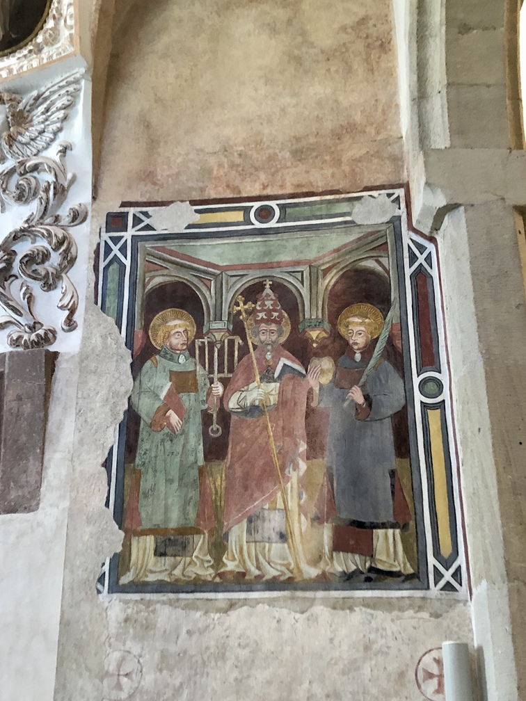 Pieve di Santa Maria Assunta a Cavalese - affresco: papa San Silvestro con San Lorenzo e Santo Stefano (1470/80).