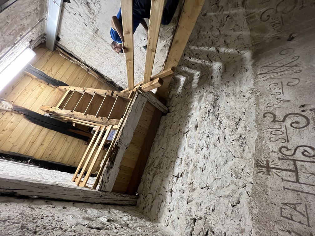 Pieve di Santa Maria Assunta a Cavalese - scala per arrivare al sottotetto.