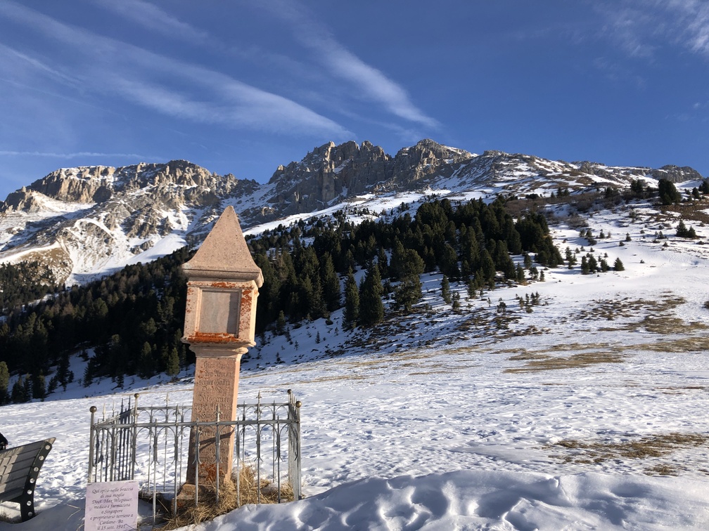 Passo Pampeago - monumento funebre.