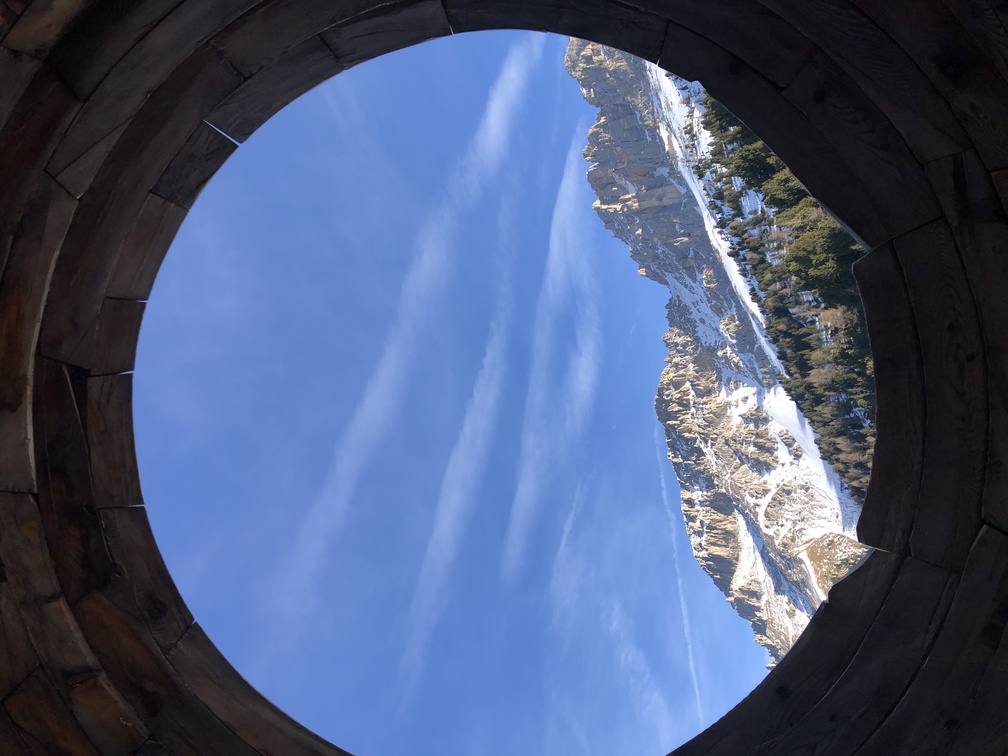 Passo Pampeago - installazione Eye to the Dolomites; vista del Latemar dall'interno.