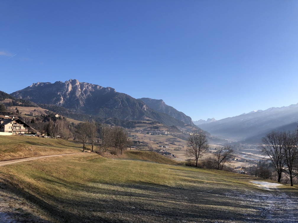 Cavalese - panorama sul Monte Cornon e Pale di San Martino.