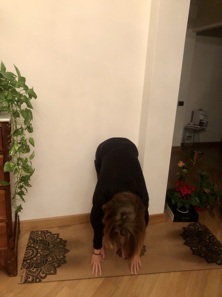 Pratica yoga - Ardha Uttanasana.
