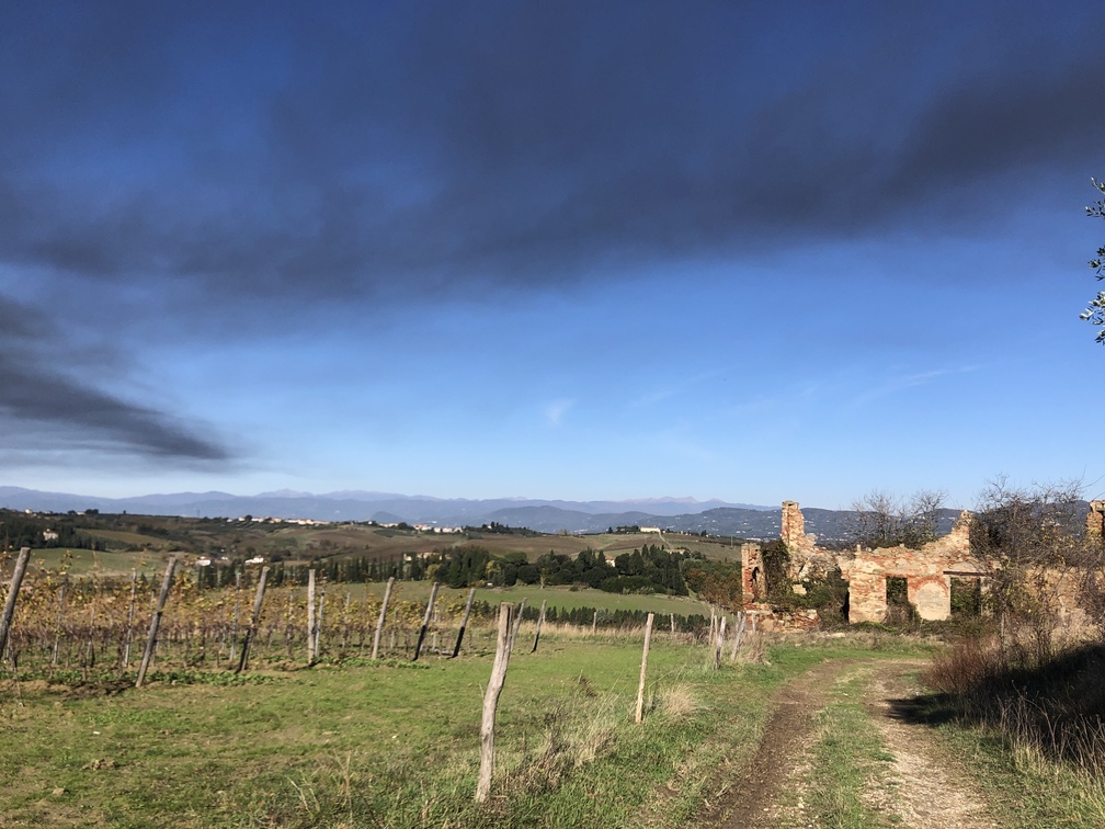 Trekking a Petroio - rovine della località La Buca.