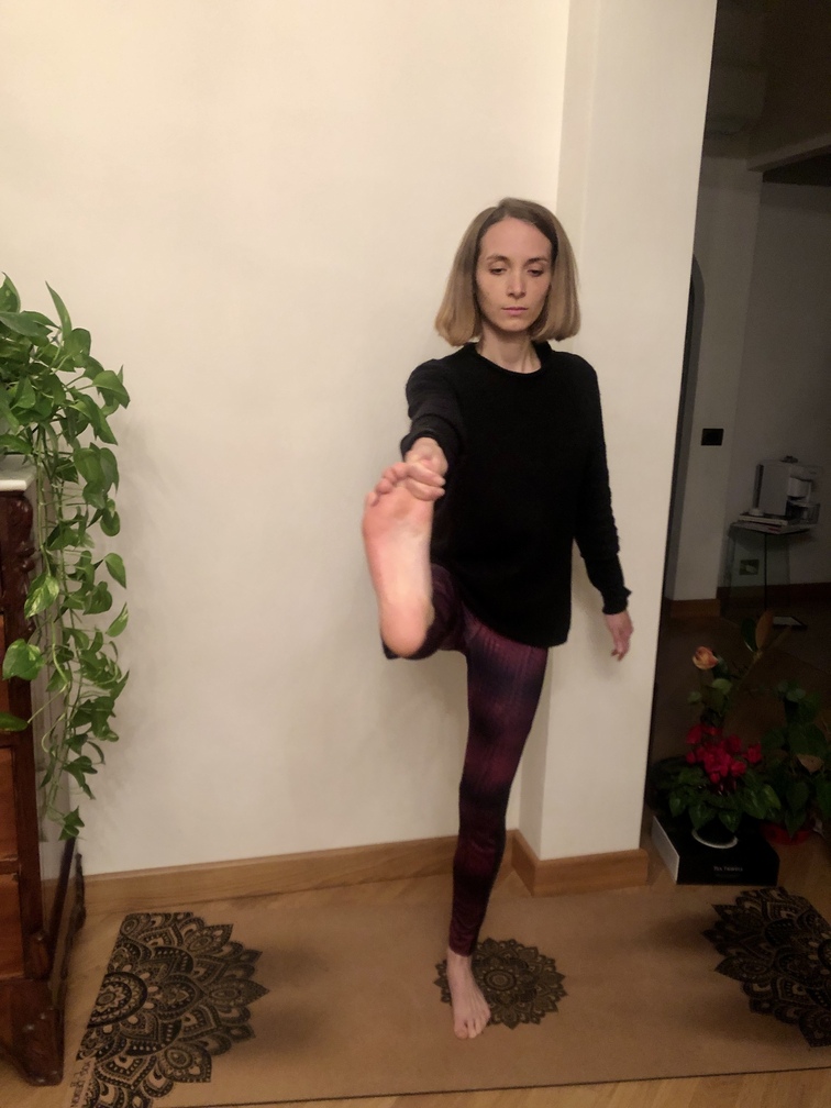 Pratica yoga - Utthita Hasta Padangusthasana.